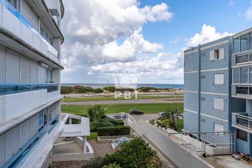 Apartamento En Playa Brava, 3 Dormitorios. - Torre Nueva York - Ref : Pbi3217