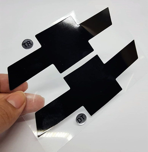 Emblema Adesivo Gravata Chevrolet Cruze 17 Hach/sedan Preta