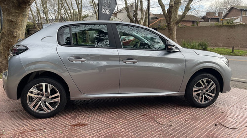 Imagen 9 de 25 de Peugeot 208 Allure Pack
