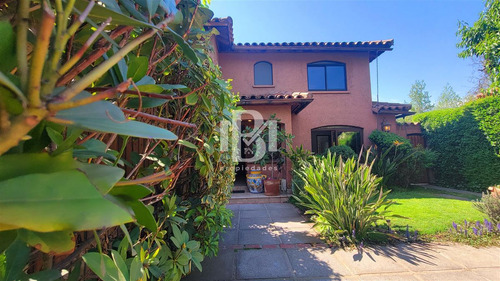 Casa En Venta De 4 Dorm. En La Reina