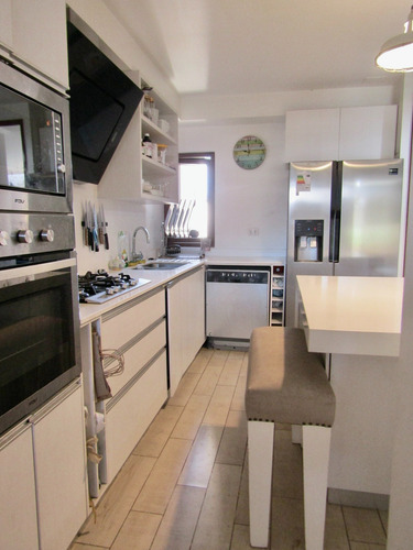 Hermoso Y Amplio Departamento En Lo Barnechea (4d / 3b)