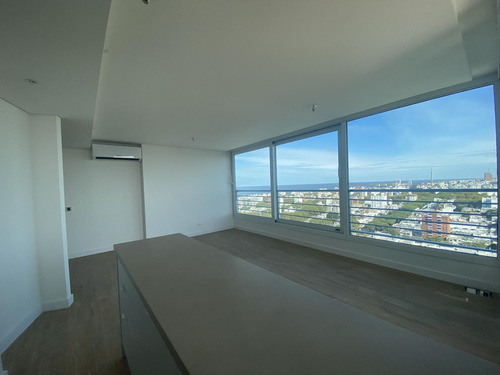 Venta Apartamento En Edificio Joy Montevideo, 3 Dormitorios, 3 Baños, Terraza.