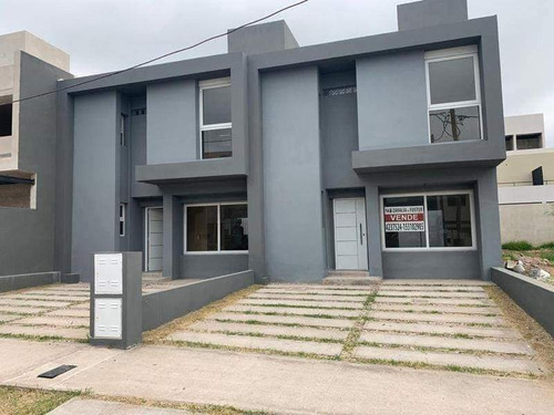Dúplex De 3 Dormitorios En Venta En Miradores De Manantiales 2. Zona Sur