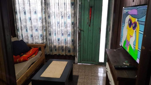 Venta De Casa En Glew,2 Dorm.garage,fdo.oportunidad.