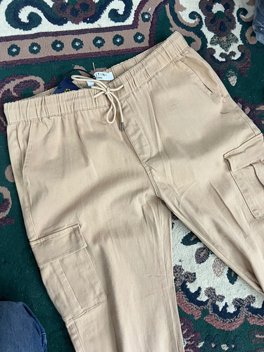 Pantalón Jogger Con Bolsa Cargo
