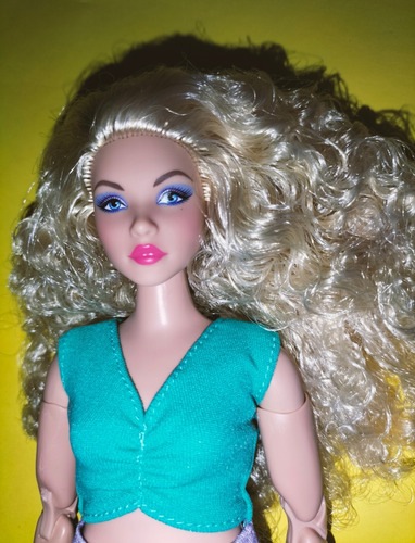 Barbie Looks Curvy #16, Andra, Barbie Made To Move, The Look (Usado)
