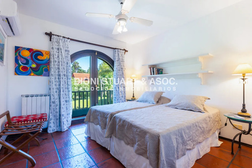 Casa En Alquiler Anual De 3 Dormitorios En Sutie + Dep. Con Piscina San Rafael - El Golf -