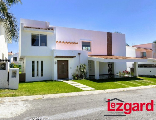 Presentamos Bonita Casa Con Moderno Y Elegante Diseño Con Comodidades Que Le Encantaran