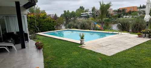Dueño Directo. Vendo Casa Dueño Directo, Vende En El Canton , Casa Moderna De Diseño Minimalista A La Laguna Con 40m De Costa Propios, Parque Y Piscina Con Solarium