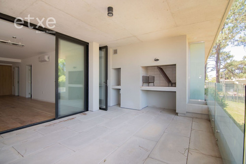 Apartamento En Venta De 2 Dormitorios En Carrasco Norte