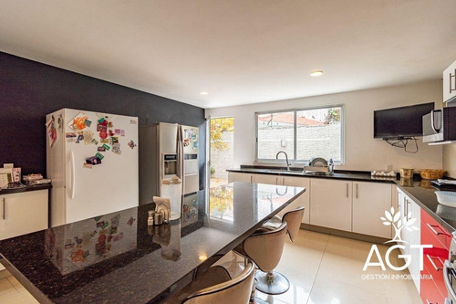 Casa En Venta En Lomas De Las Palmas