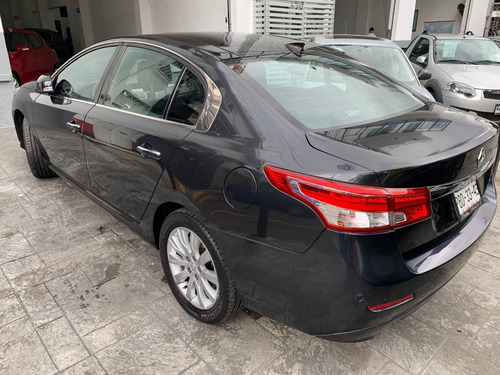 Imagen 12 de 15 de Renault Safrane Privilege Modelo 2014