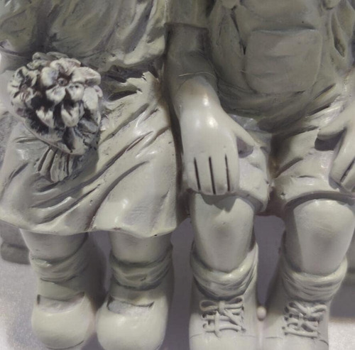 Eatingbiting Primer Beso Amante De Los Niños Escultura De Ja