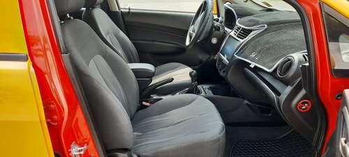 Imagen 8 de 15 de Chevrolet Sail Sedan Taxi Amarillo