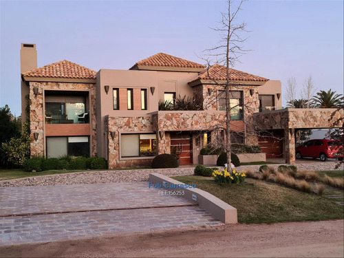 Casa En Barrio Carmel Espectacular 4 Dormitorios