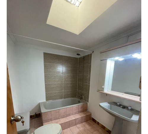 Oportunidad En Macul :casa Amplia Con Excelente Conectividad