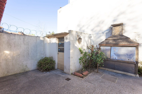 Casa Chalet En Venta Ubicado En Banfield, Lomas De Zamora, G.b.a. Zona Sur