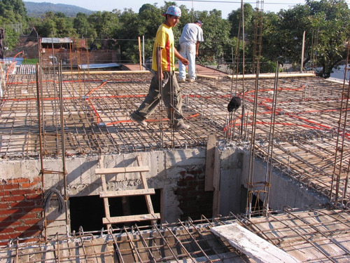 Imagen 14 de 14 de Una Casa Reforzada Con 4 Columnas.