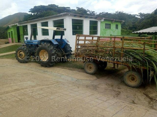 Finca Ganadera 267 Hectareas, Casa Principal De 550 Mts2 De Construcción Aproximados, 3 Depósitos De Maquinarias, Techos Nuevos, Ventanales Panoramicos Y Corredores