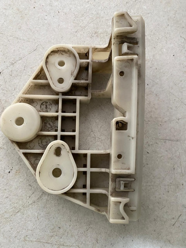 Guia Soporte De Faro Izquierdo Nissan Np 300 Año 2016 A 2020 (Usado)