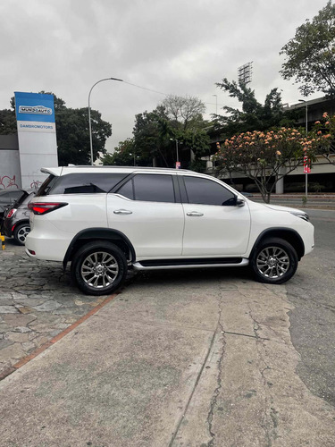 Imagen 3 de 11 de Toyota Fortuner Vx