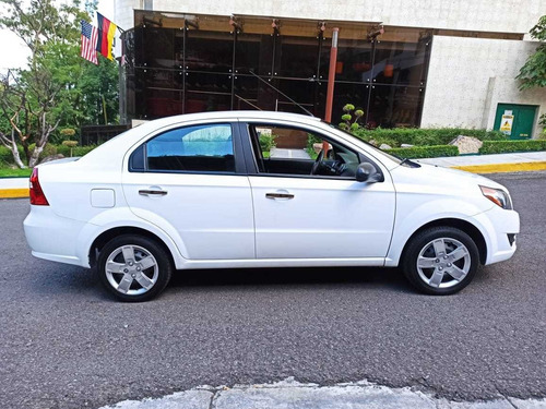 Imagen 4 de 12 de Chevrolet Aveo 2017 1.6 Lt Mt