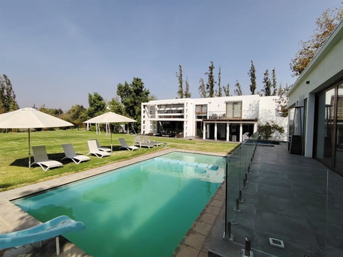 Casa A Todo Lujo En Chicureo Con Discoteque
