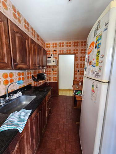 Venta Casa 4 Ambientes Con Consultorio Instalado. Fondo Libre Con Galería. Berazategui Oeste