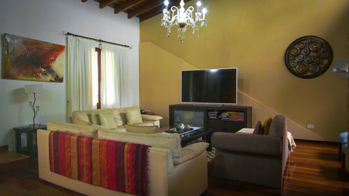 Venta Casa Zona Norte A 100 M De La Nuñez, 5 Dorm.