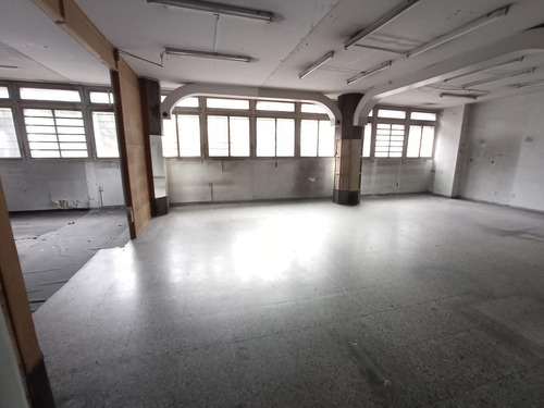 Imagen 2 de 15 de Oficina -sobre 18 De Julio, Excelente Piso Con Varias Oficinas O Locales Comerciales! Al Lado Torre Del Gaucho.