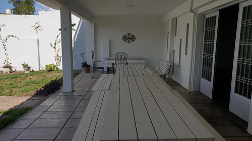 Imagen 8 de 13 de Chalet En Venta 7 Ambientes En Castelar Norte