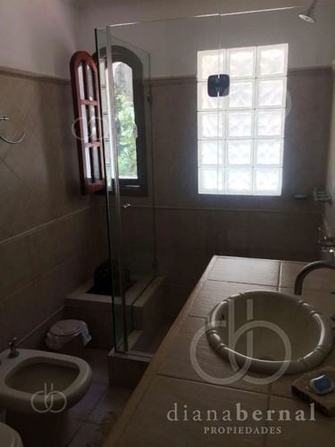 Punta Del Este, Casa De 3 Dormitorios Y Dependencias En Mansa Con Piscina Climatizada.- Ref: 43189