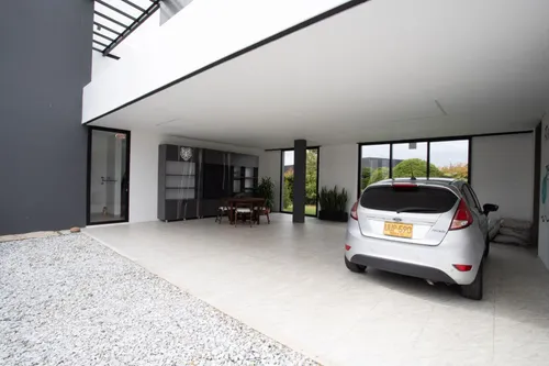 Casa En Venta En Llanogrande. Cod V14030
