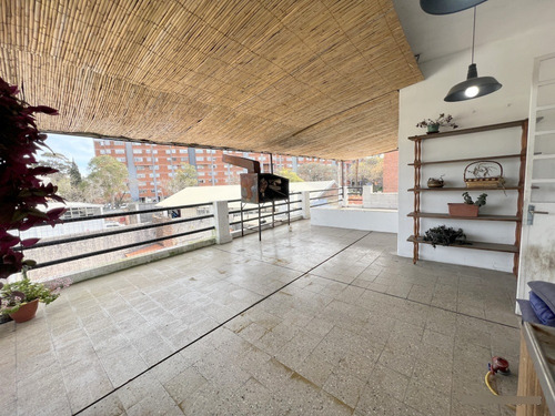 Venta Hermosa Casa De Altos, La Blanqueada, 2 O 3 Dormitorios, Al Frente, Balcón, Terraza, Sin Gastos Comunes, Independiente, Divina