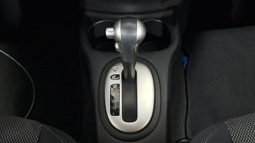 Nissan Versa 1.6 SENSE TA AC