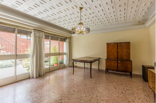 Ph En Piso Con Entrada Independiente De 3 Ambientes, Con Patio, Balcón, Cochera Y Terraza En Venta En Boedo, Caba.