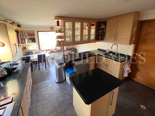 Amplia Casa Ideal Para Familia En Condominio. El Arrayan