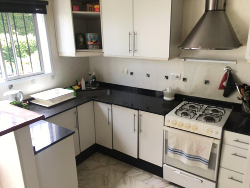 Imagen 13 de 30 de Dúplex De 4 Amb En 2 Plantas Con Jardín/ Parrilla / Cochera / Florida