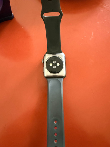 Apple Watch Series 3 (gps) 42 Mm - Correa Deportiva Negro Agua Negro Gris Oscuro (Usado)