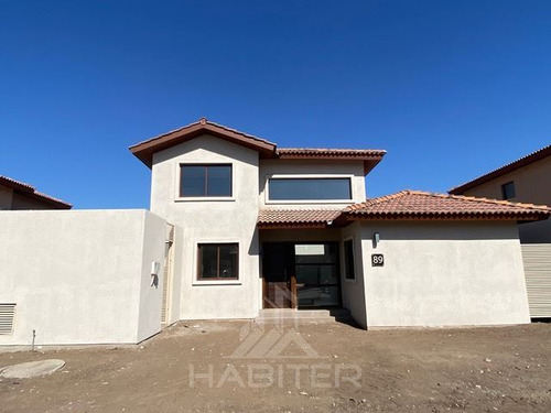 Casa En Venta De 3 Dorm. En Colina
