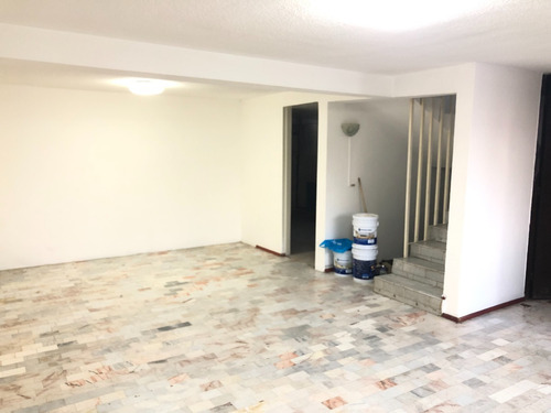 Casa Amplia Con Rec Con Baño Pb, Bodega, 4 Rec 2.5 Baños Lomas Boulevares Tlalnepantla
