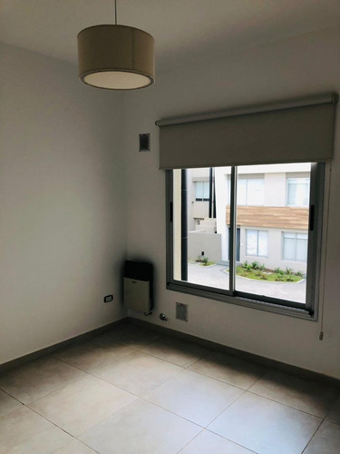 Imagen 12 de 20 de Venta Duplex En Barrio. Guido Spano 28