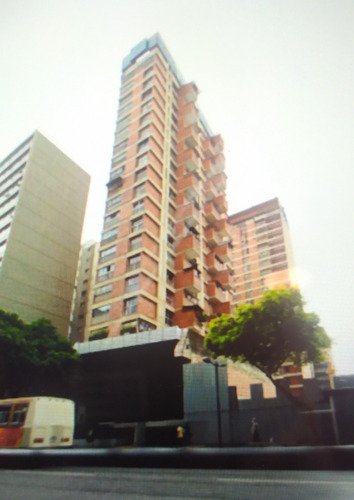 Se Vende Impecable Y Comoda Oficina, Con Excelente Ubicacion Chacao Em