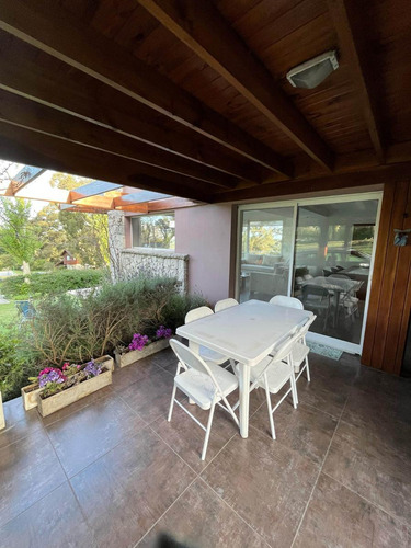 Casa En Venta - 3 Dormitorios 2 Baños - 605mts2 - Sierra De Los Padres