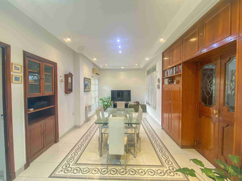 Imagen 19 de 25 de Venta Casa Caseros Centro 5 Amb Pileta 2 Cocheras