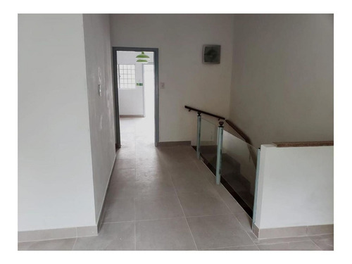 Imagen 2 de 11 de Casa · 2 Dormitorios · Cochera · 157m2 · Terraza Exclusiva