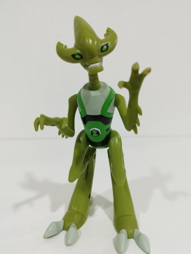 Ben 10 Alien Chrashhopper Omniverse Bandai Del Año (2012).