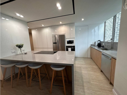 Apartamento En Venta Remodelado En Altamira Con Balcón