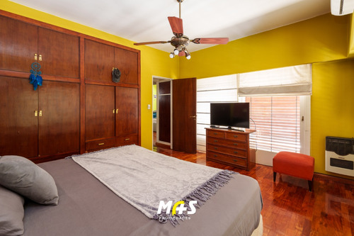 Villa Del Parque. Casa En Venta 5 Amb. Gge. Quincho Impecable!