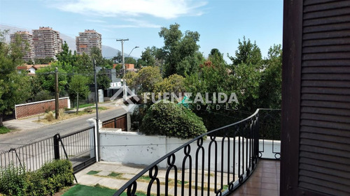 Casa En Venta De 3 Dorm. En Las Condes